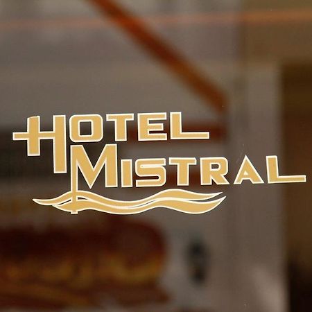 Hotel Mistral Pireu Exterior foto